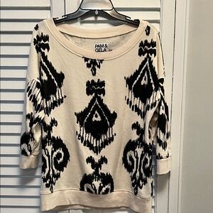 Pam & Gela Women Black and Cream Sweatshirt size Small